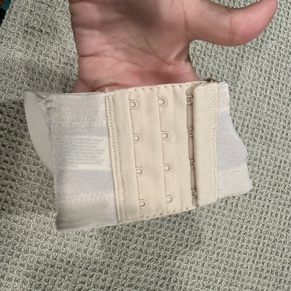 Wacoal Cream Seamless Strapless Bra with Contour - Picture 6 of 6